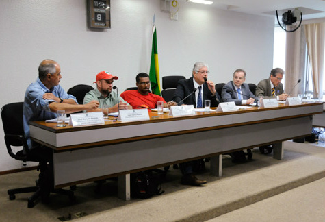 Da esquerda para a direita, José Maria, Jean Carlo, Bispo, Requião, Anaximandro e Moraes