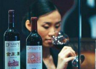  Ninguém pensa na China quando se fala de vinho, mas os números indicam que já é o oitavo produtor do mundo, um crescimento de quantidade e de qualidade. 