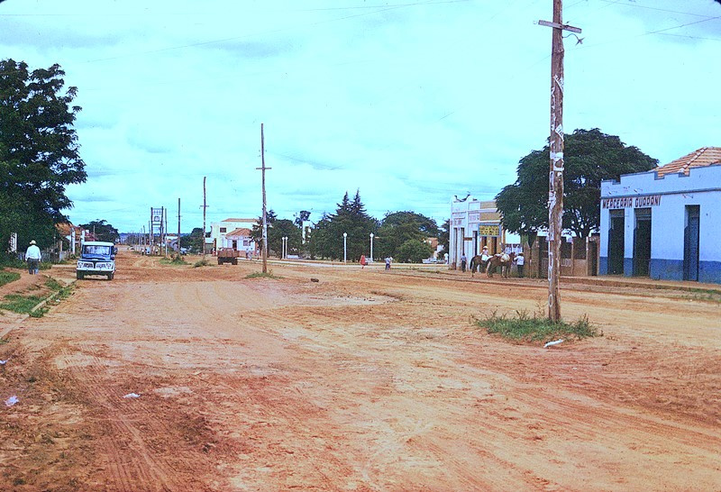 Amambai Notícias inaugura coluna Memórias de Amambai Avenida Pedro Manvailer, em 1965.