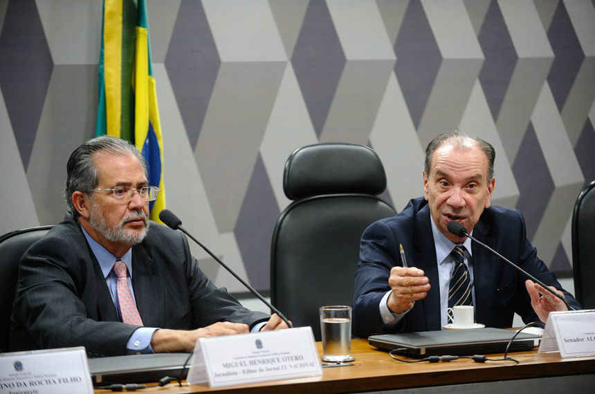 O jornalista Miguel Henrique Otero (à esquerda) disse que a Venezuela vive um período de ditadura. / Reprodução da Internet