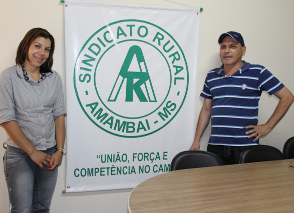 Mobilizadora de Paranhos recém contratada pelo SRA, Márcia de Fátima, juntamente com o mobilizador Olguimar Andrade / Foto: Assessoria