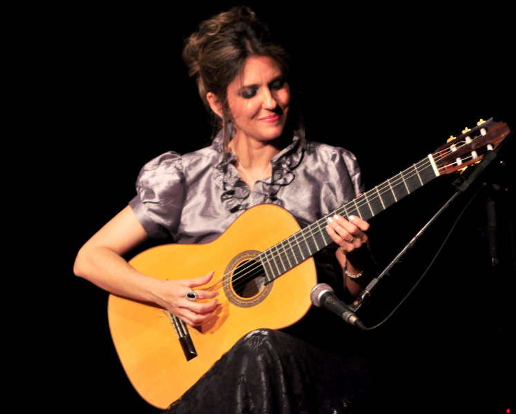 Carmem Di Novic leva Recital de Violão a Dourados e Amambai Carmem Di Novic leva Recital de Violão a Dourados e Amambai