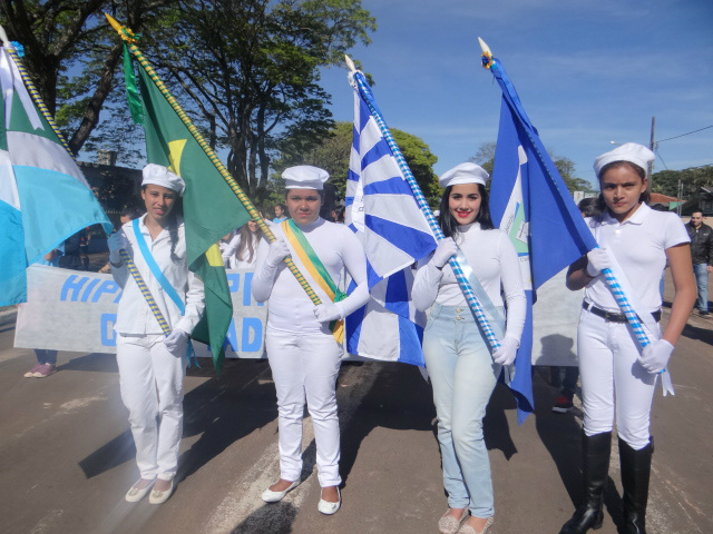 Independência do Brasil: desfile cívico-militar em Amambai