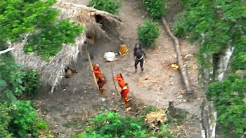 Índios isolados fotografados em 2008