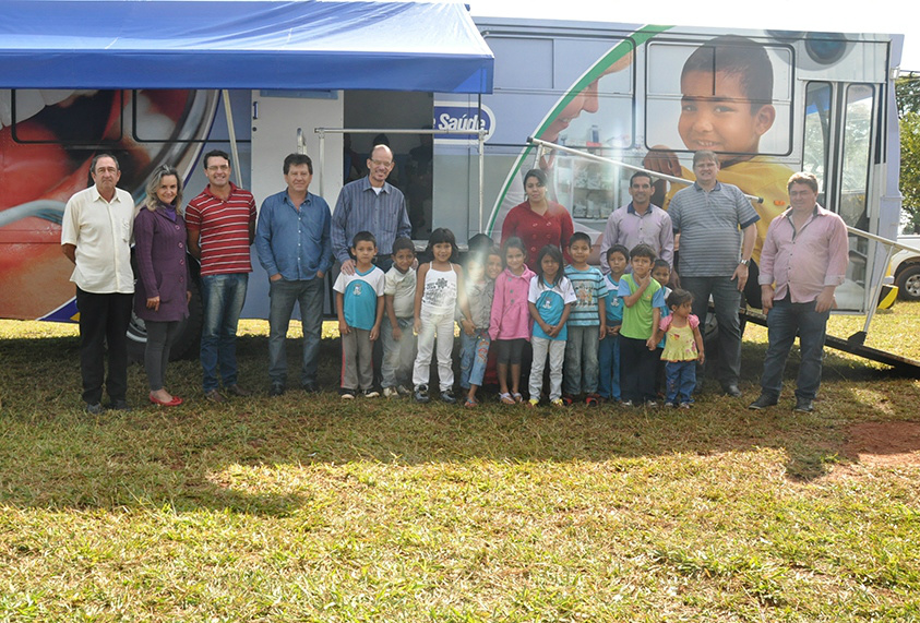 Unidade Móvel leva atendimentos de saúde às vilas mais distantes de Amambai Desde sua inauguração, a Unidade Móvel cumpre cronograma de atendimento, além de colaborar nas ações cívico sociais elaboradas em parceria com o 17° RCMec / Foto: Decom
