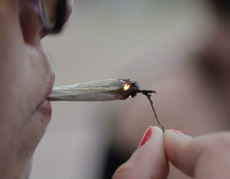 Uruguai se diz soberano para adotar políticas sobre drogas; para críticos, medida prejudica imagem internacional do país
