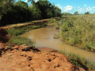 Polícia multa fazendeiro em R$ 10 mil por construir represa ilegal em MS Polícia multa fazendeiro em R$ 10 mil por construir represa ilegal em MS