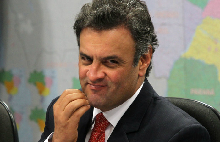 Aécio e coligação são multados por falta de nome de vice em inserções Aécio e coligação são multados por falta de nome de vice em inserções