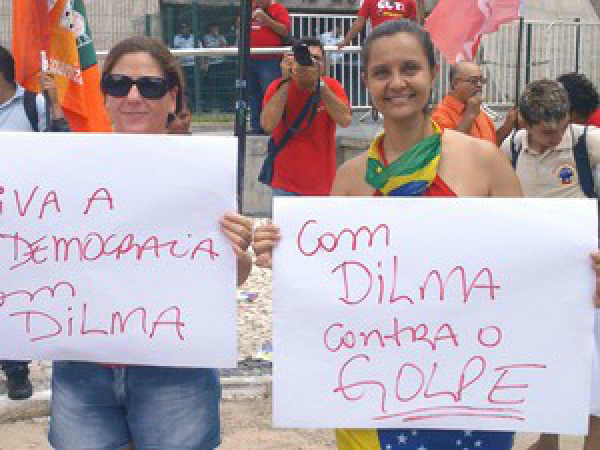 Atos pró-Dilma reúnem milhares em 24 estados e no DF Manifestação em Fortaleza / Foto: G1