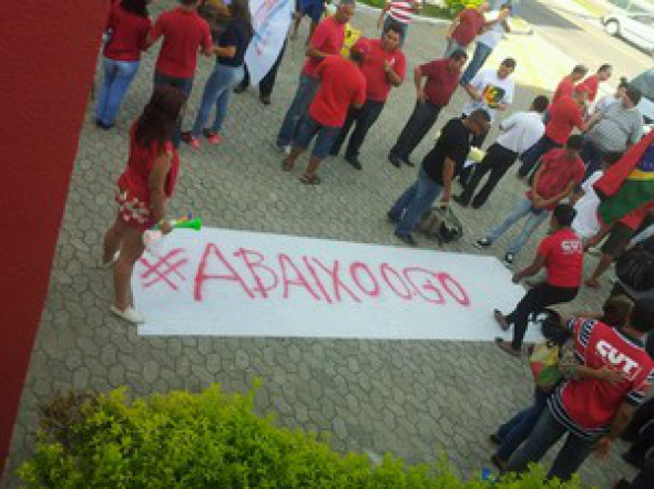 Atos pró-Dilma reúnem milhares em 24 estados e no DF Manifestação no Espírito Santo / Foto: Naiara Arpini/ G1