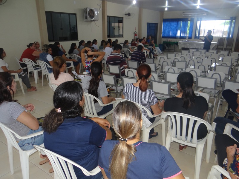 O presidente do Simted, professor Humberto Vilhalva, repassou aos professores presentes a negociação salarial / Foto: Moreira Produções