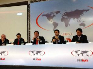 JBS: Além de aumentar o lucro, Wesley divulga abertura de seis plantas