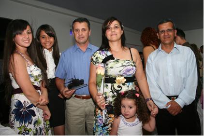 – Entrega de lembranças à família transferida (foto Sargento Sarmento).