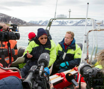 Secretário-geral, Ban Ki-moon, em visita à região do Ártico na Noruega. Ao seu lado está o ministro das Relações Exteriores norueguês, Børge Brende. Foto: ONU/Rick Bajornas