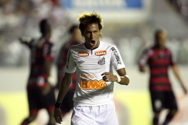 Com time titular, Santos empata com lanterna