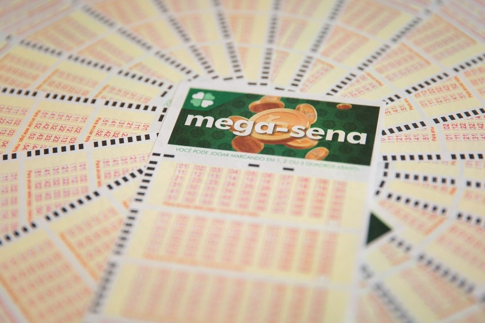 Mega-Sena: Veja os números sorteados hoje; prêmio vale R$ 23,6 milhões.