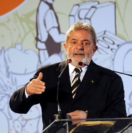 Lula diz que Brasil deve atingir Objetivos do Milênio até 2015 O presidente Luis Inácio Lula da Silva discursa na cerimônia de entrega do Prêmio Gestor Eficiente da Merenda Escolar.