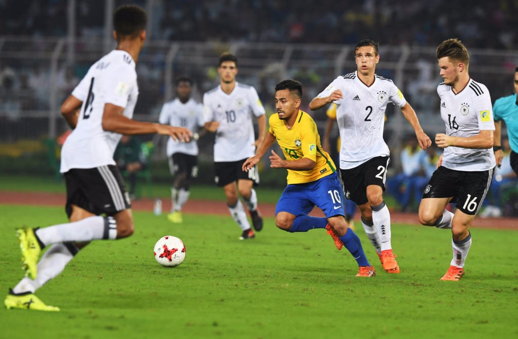 Brasil vence de virada a Alemanha e está na semifinal do Mundial sub-17 O Brasil garantiu a vaga para a semifinal do Mundial Sub-17 (Foto: Dibyangshu Sarkar/AFP)