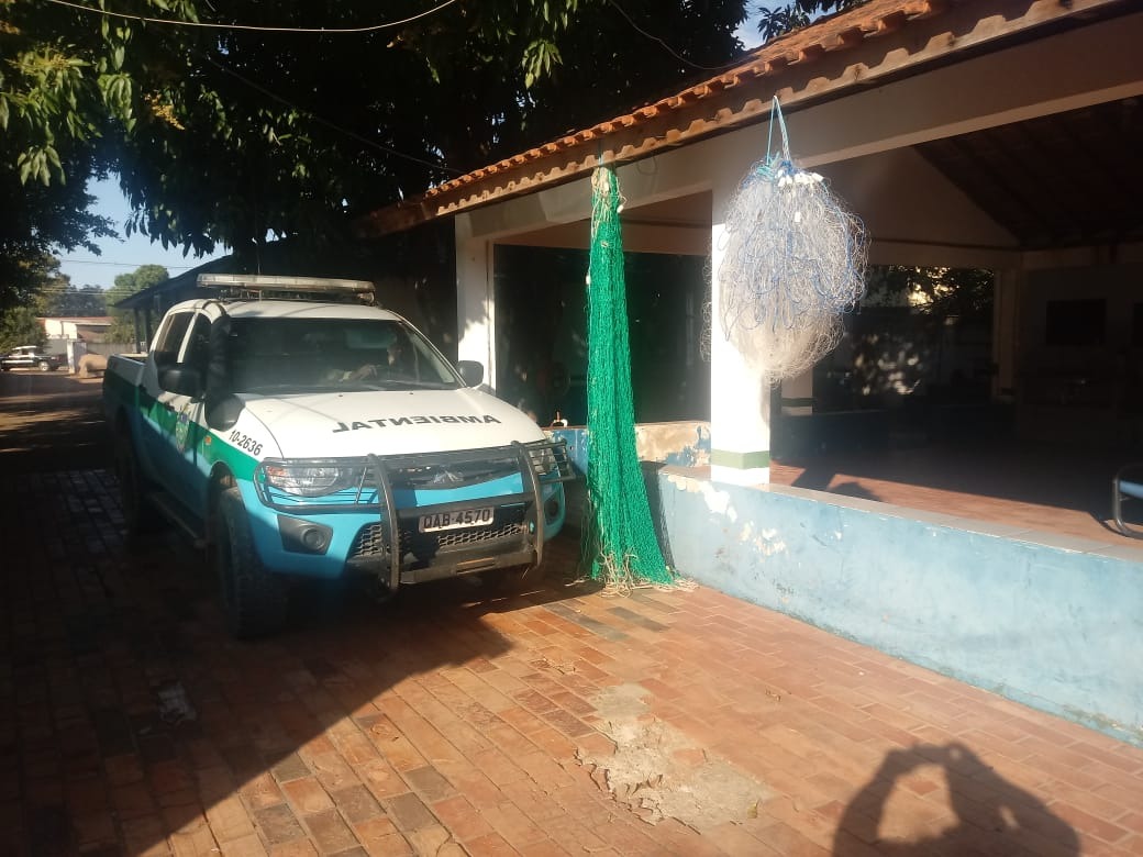 PMA utiliza drone e apreende redes usadas para pesca predatória no rio Coxim A pena para este crime é de um a três anos de detenção. Há também previsão de multa administrativa de R$ 700,00 a R$ 100.000,00.