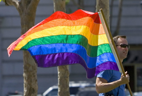 A proposta, também abrange discriminação ou preconceito de raça, cor, etnia, religião, origem, gênero, ou condição de pessoa idosa ou com deficiência