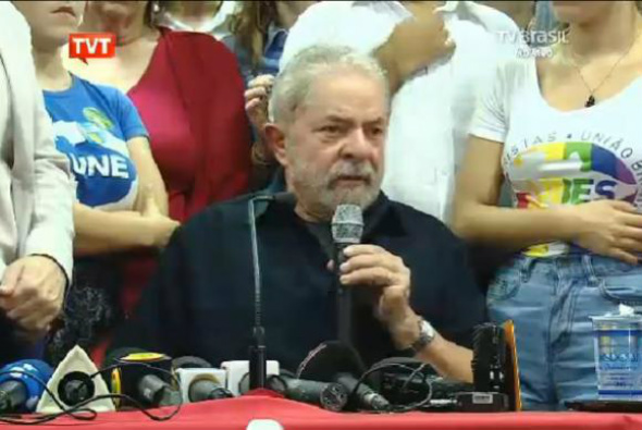 "Não precisava levar uma coerção. Era só ter comunicado", diz Lula na sede do PT Ex-presidente Lula em entrevista no Diretório Nacional do PT em São Paulo, após prestar depoimento à Polícia Federal no âmbito da 24ª fase da Operação Lava JatoFoto: Reprodução TV Brasil/TVT