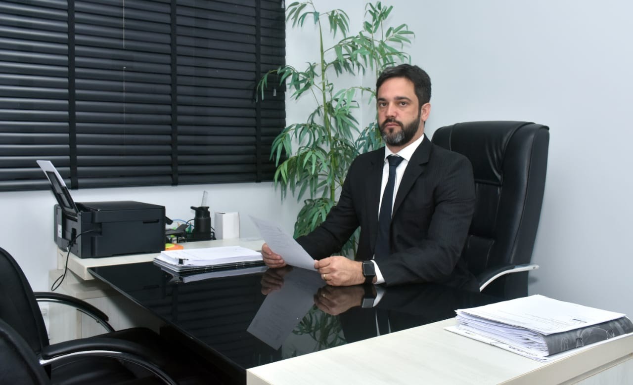 Brasil é o 6º no ranking de armas de fogo em mãos de civis, avalia estudo Com quase 20 anos de experiência em Segurança, Glauco Tavares é sócio diretor do Grupo RG Brasil. É especialista em Gestão Empresarial pela fundação Getúlio Vargas, graduado em análise de sistemas e, além de coordenar e administrar o Grupo RG, Tem cursos em diversas áreas, como Licitações, Gestão Eletrônica de Segurança Privada e Planejamento Tributário – o que garante uma grande capacidade de gestão à área de Segurança.