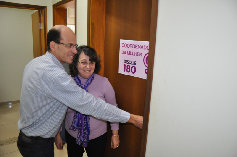 Prefeito Sérgio e a Gestora Adélia Pereira abrem simbolicamente a nova sede da coordenadoria