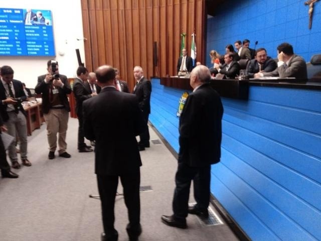 Projeto do Executivo foi entregue esta manhã, durante sessão na Assembleia (Foto: Leonardo Rocha)