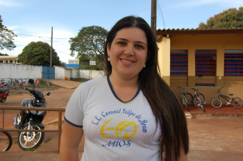 Dia dos pais aquece comércio e corações em Amambai Jucélia aproveita a data para, além de comprar um presente, visitar seu pai e passar um tempo com ele.