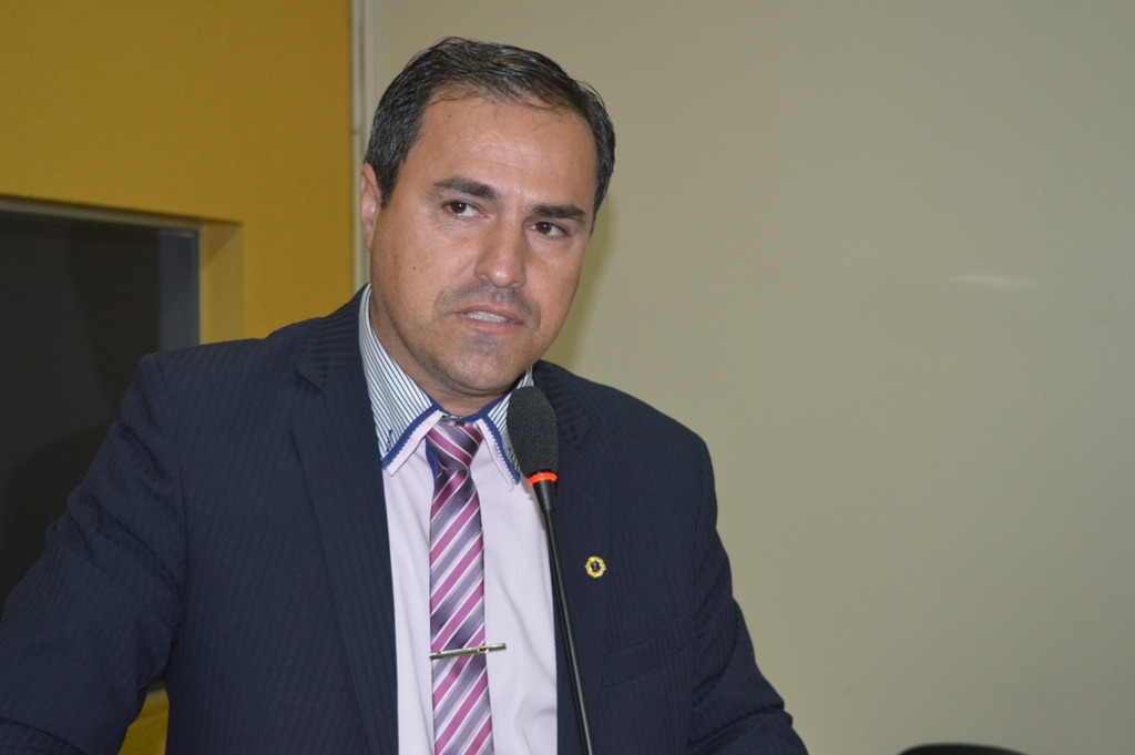 Vereador Geverson quer informações da prefeitura sobre gastos com publicidade Vereador de Amambai, Geverson Vicentim (PDT) / Foto: Moreira Produções