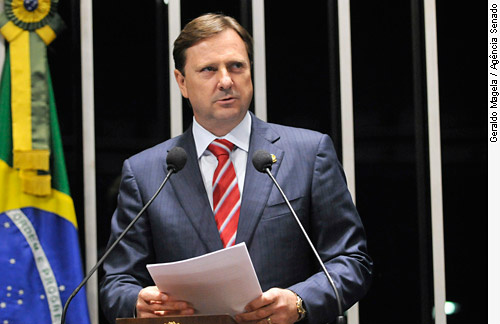 Acir Gurgaz defende federalização da educação básica Acir Gurgaz defende federalização da educação básica