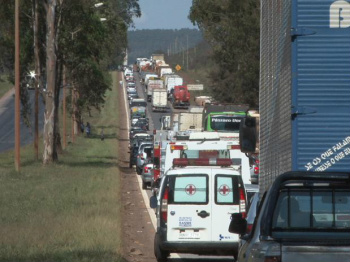 Rodovias amanheceram interditadas em sete estados