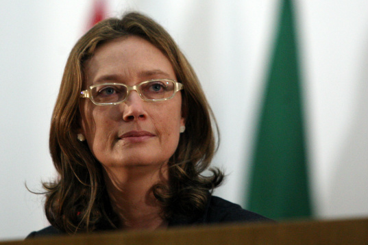 Maria do Rosário cobra a aprovação da PEC do Trabalho Escravo Maria do Rosário defendeu a votação, pelo Senado, da PEC do Trabalho Escravo, que tramita no Congresso há 15 anos