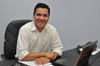 Dia dos pais aquece comércio e corações em Amambai O secretário municipal de Desenvolvimento Econômico, José Aguiar, coordenador da campanha Paizão Nota 100.