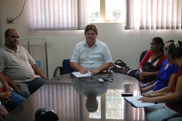 Maikeel cobra do Incra regularização do Assentamento Magno de Oliveira Moradores do Assentamento Magno de Oliveira durante reunião com vereador Maikell / Foto: Assessoria