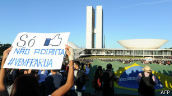 Protesto em Brasília: governo entre as pressões das ruas e dos mercados