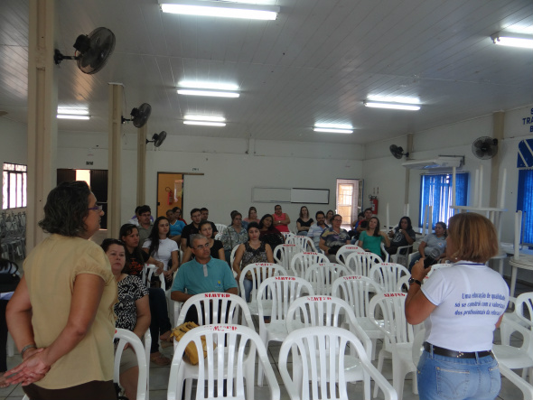 Trabalhadores das redes municipal e estadual de ensino participam da assembleia realizada no dia 25 de fevereiroFoto: Assessoria