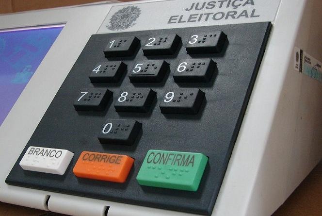 Justiça Eleitoral abre habilitação para voto em trânsito Os eleitores brasileiros podem solicitar o voto em trânsito até o dia 23 de agosto / Foto: Divulgação