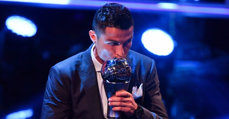 Cristiano Ronaldo é eleito o melhor jogador do mundo pela quinta vez O português Cristiano Ronaldo, do Real Madrid, foi escolhido pela Fifa o melhor jogador do mundo John Sibley/Reuters/Direitos reservados