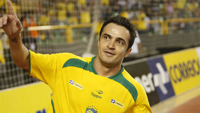Santos FC anuncia time de Futsal profissional para 2011 com patrocínio da Cortiana Plásticos e acerta com Falcão