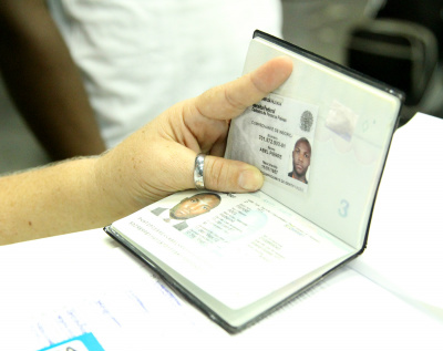 Estrangeiros presos em Fortaleza pedem refúgio no Brasil Estrangeiros presos em Fortaleza pedem refúgio no Brasil