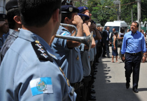 Militares poderão ficar até outubro de 2011 no Complexo do Alemão