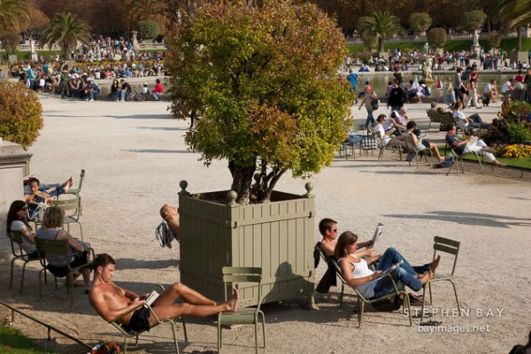 Viver do trabalho é bom, mas morrer dele é um erro Jardim de Luxemburgo, Paris: os franceses sabem viver