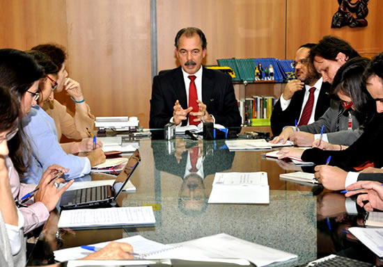 Ministério distribuirá tablets a professores do ensino médio Ministério distribuirá tablets a professores do ensino médio