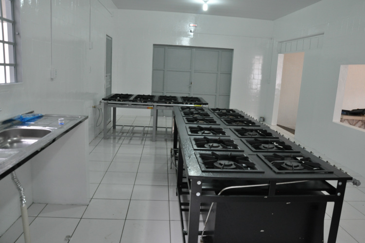 Cozinha Central e associação de moradores serão inauguradas hoje (16) em Amambai Interior da Cozinha Central Municipal. Convite às autoridades e a população de Amambai para a inauguração de duas importantes obras nesta segunda-feira, dia 16 de março / Foto: Assessoria