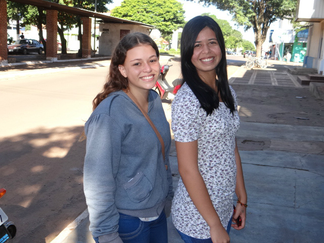 Carolina Tavares (E), Jéssica Lescano (D)