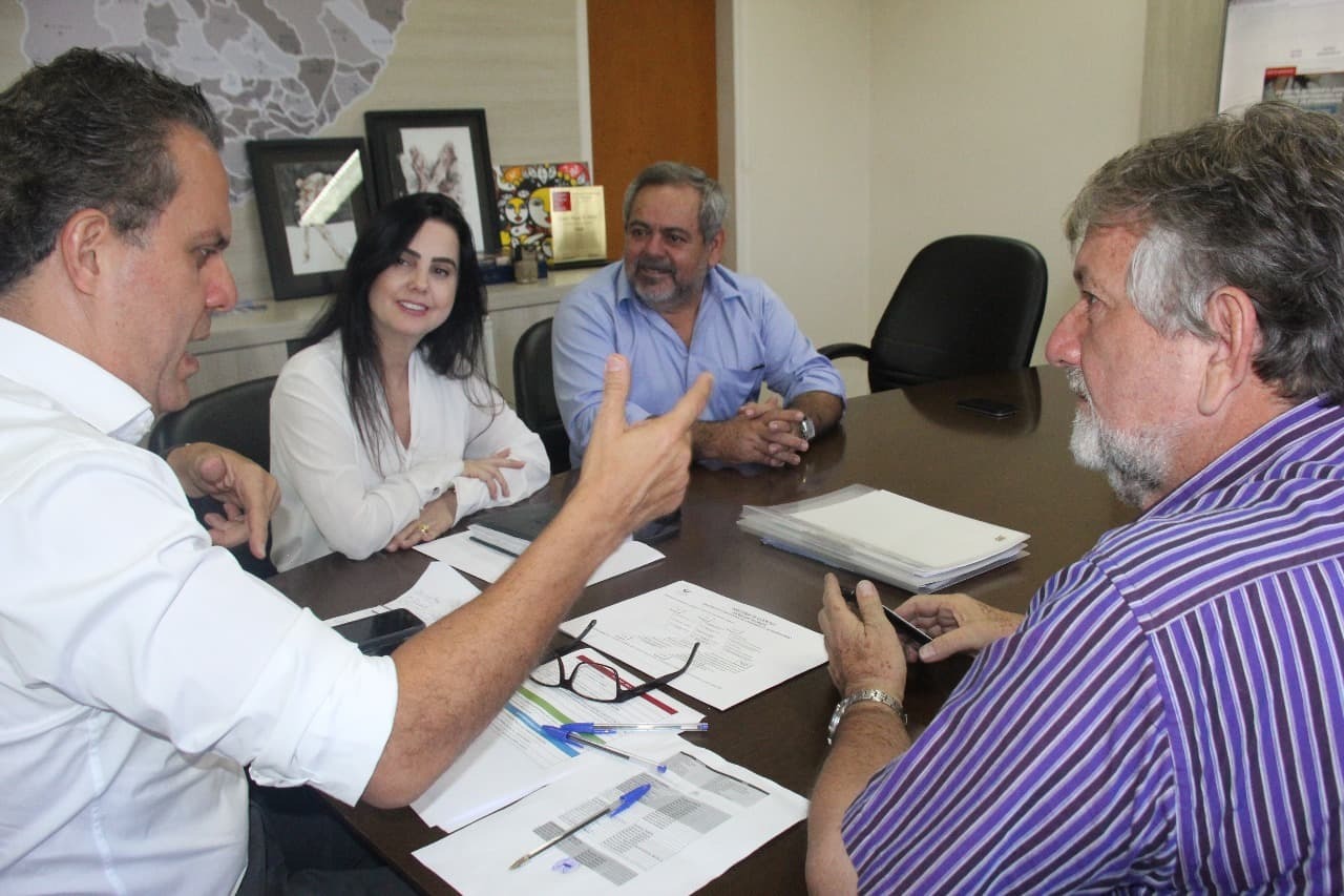 Mara Caseiro vai à Cassems em busca de plano para servidores de Ladário Mara Caseiro vai à Cassems em busca de plano para servidores de Ladário