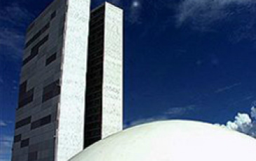 Divergência entre os senadores, faz votação do PNE ser adiada O plano prevê metas a serem cumpridas de 2011 a 2020, portanto, após sanção entrará em vigor em atraso