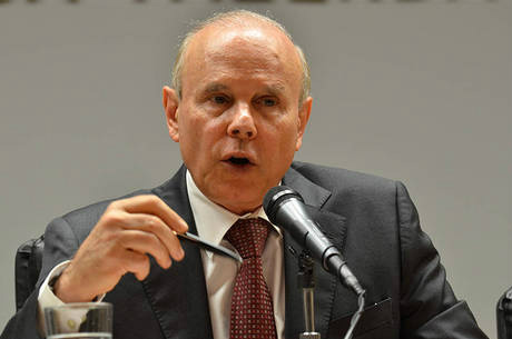 Mantega critica atraso em reforma que amplia poderes de emergentes no FMI Mantega critica atraso em reforma que amplia poderes de emergentes no FMI