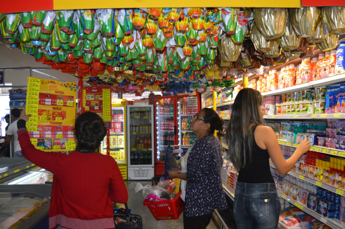 Páscoa: barra de chocolate pode custar até R$ 36,00 mais barato em Amambai Os ovos de páscoa estão cerca de 3,4% mais caros do que em relação a 2016 / Foto: Moreira Produções